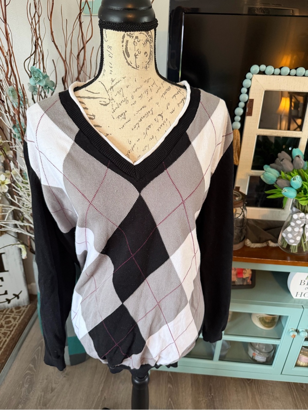 ellos Black, White and Gray Argyle V-Neck Sweater Size 26/28